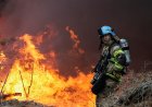 S Korean firefighters tackle huge blaze in last of Seoul’s ‘shanty towns’