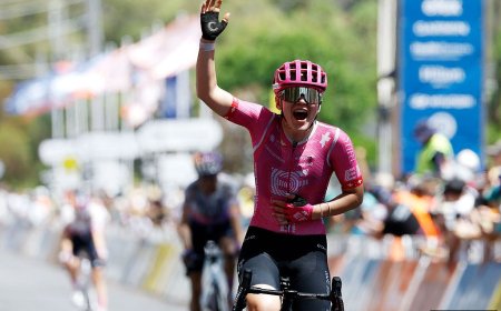 Women's Tour Down Under: Noemi Rüegg outsprints UAE Team ADQ rivals to win stage 3 and claims overall for second year in a row