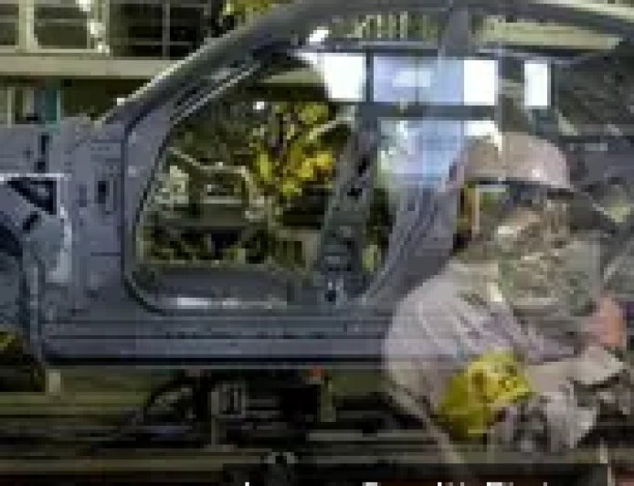 Japan's industrial production drops 2.7% in November